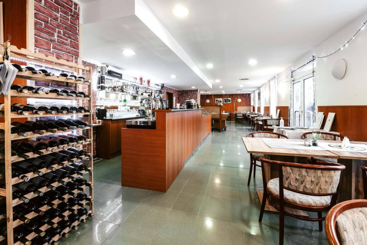 Hotel Adria Nova Dubnica Luaran gambar
