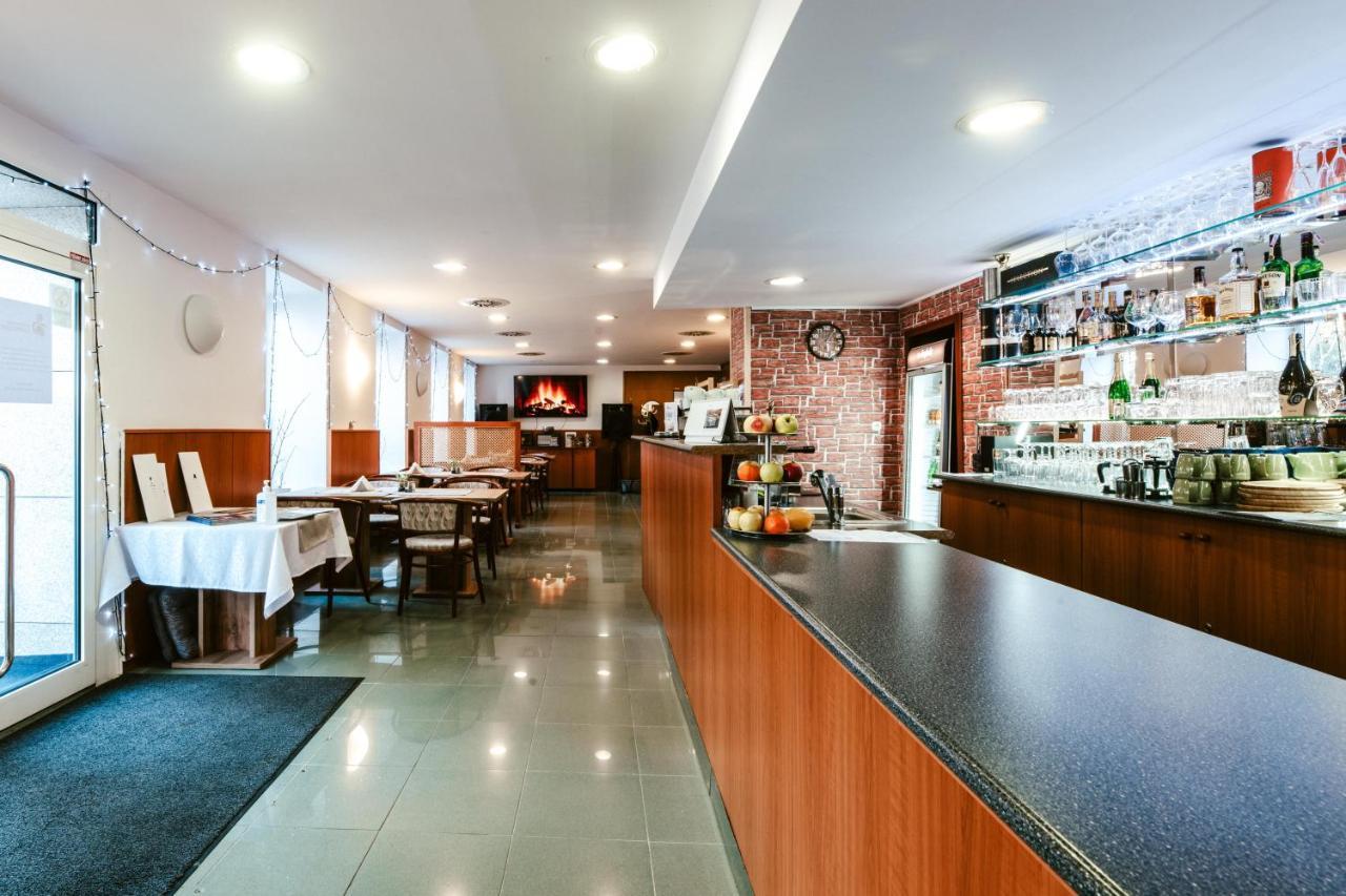 Hotel Adria Nova Dubnica Luaran gambar