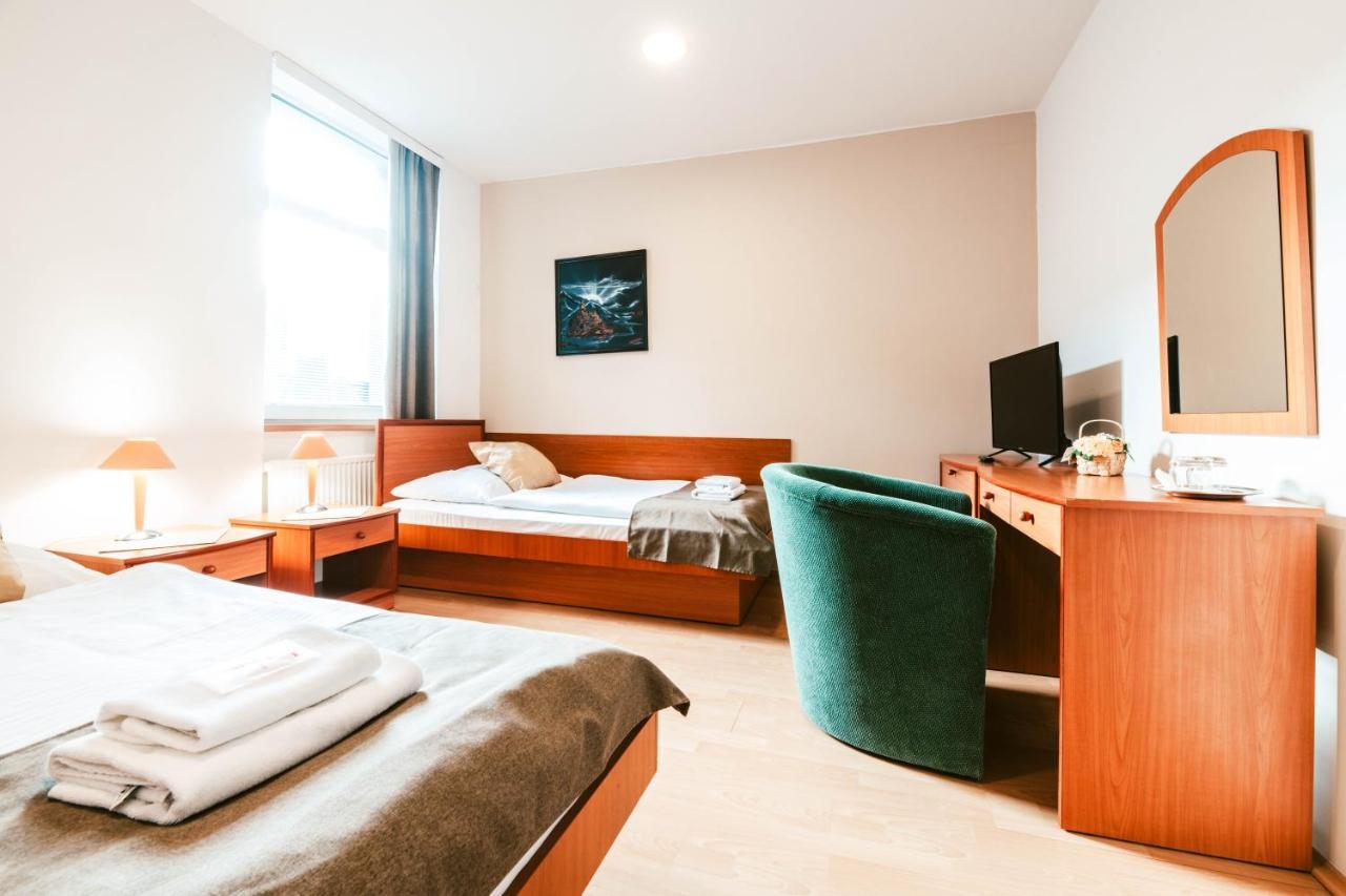 Hotel Adria Nova Dubnica Luaran gambar
