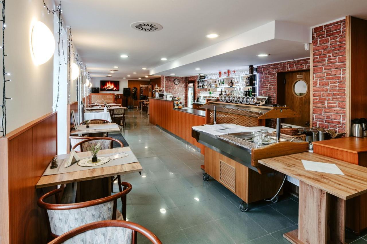 Hotel Adria Nova Dubnica Luaran gambar